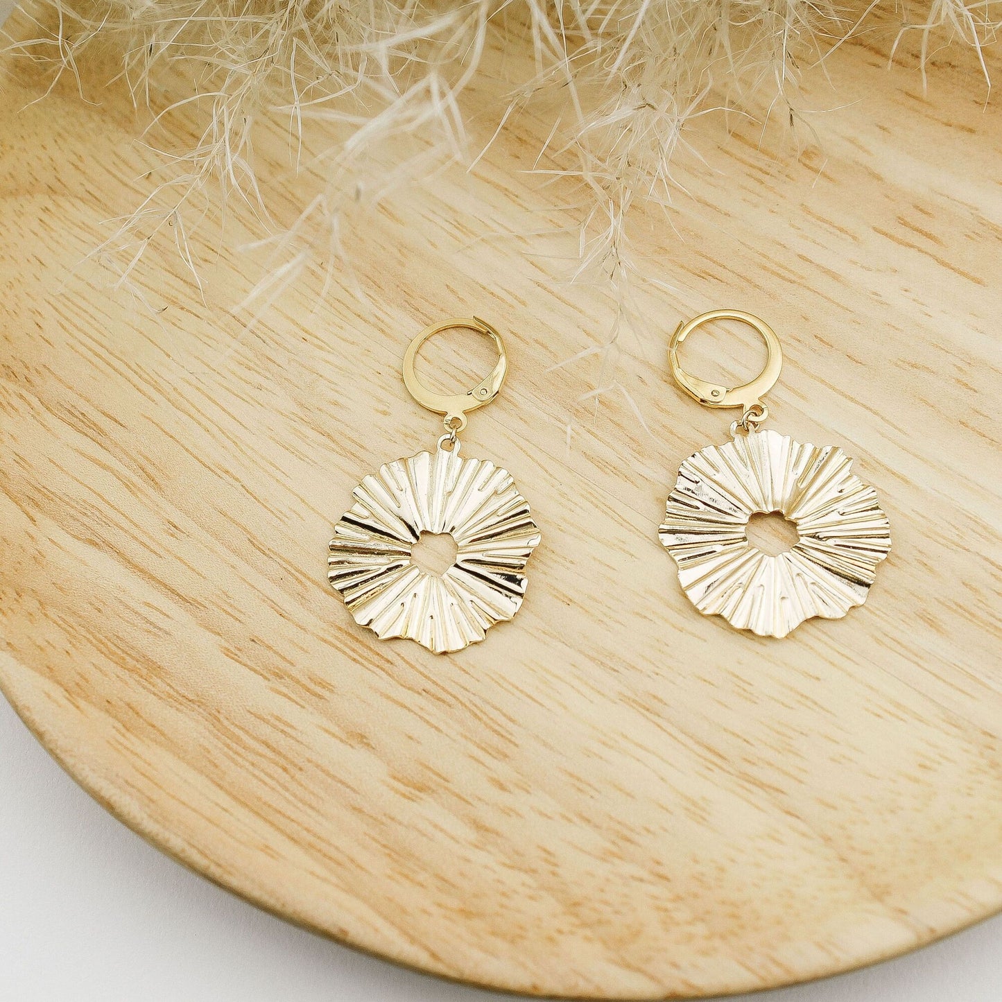 Boucles d'oreilles femme dormeuses cercle strié en acier inoxydable doré Minalis Bijoux