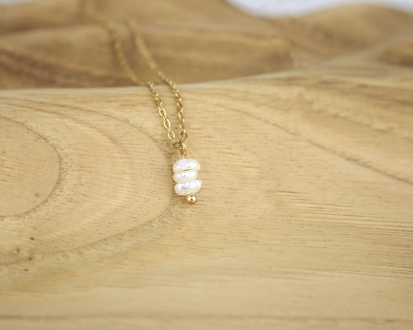Collier en acier inoxydable doré avec perles de culture